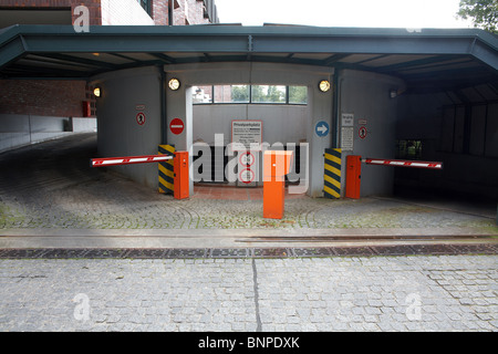 Ingresso al parcheggio sotterraneo, Berlino, Germania Foto Stock