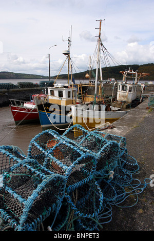 Irlanda, Waterford, passaggio a est, aragosta pentole e barche da pesca Foto Stock