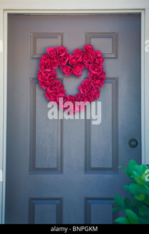 Una a forma di cuore sulla corona di una porta Foto Stock