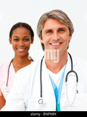 Ritratto di due gravi medici Foto Stock