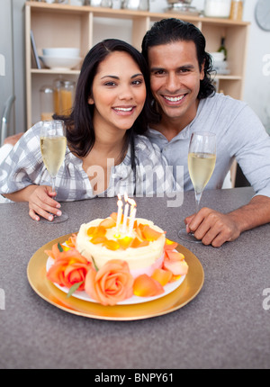 Innamorato giovane celebrando Foto Stock