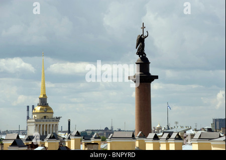 La colonna di Alexander e il Quartier Generale edificio, San Pietroburgo, Russia Foto Stock