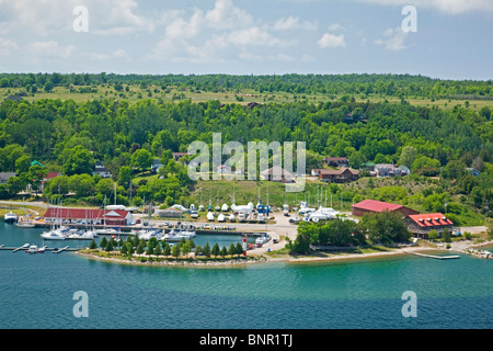 Il porto e il villaggio di Gore Bay, Ontario, Canada. Foto Stock