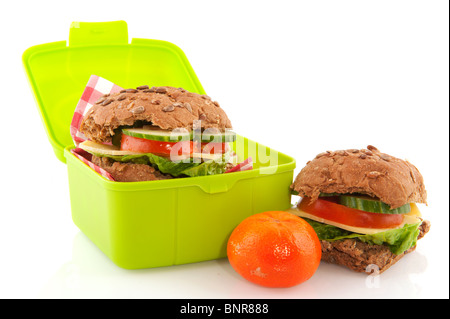 Pranzo sano con tutto pasto pane latte e frutta Foto Stock