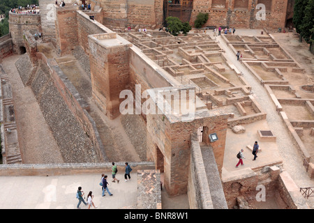 Vista aerea della Alcazaba da la Torre de la vela nell'Alhambra Granada Andalusia Spagna Europa Foto Stock