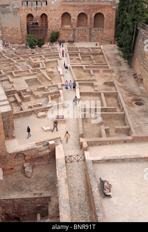 Vista aerea della Alcazaba da la Torre de la vela nell'Alhambra Granada Andalusia Spagna Europa Foto Stock