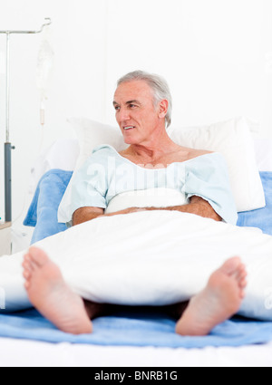 Ritratto di un uomo anziano in ospedale Foto Stock