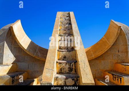 India - Rajasthan - Jaipur - strumenti all'osservatorio di Jantar Mantar Foto Stock