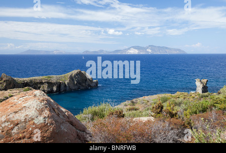 Affacciato su isola di Lipari e Vulcano delle isole Eolie dall' isola di Panarea. Foto Stock