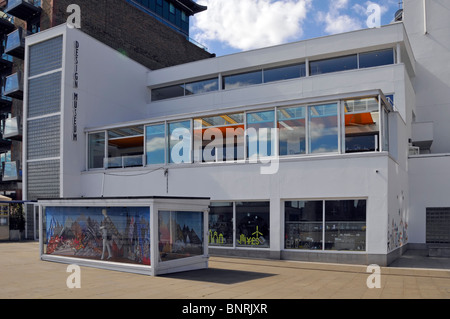 Museo del Design fondata da Sir Terence Conran in un convertito magazzino banana accanto al Fiume Tamigi presso Butlers Wharf Southwark Sud Londra Inghilterra REGNO UNITO Foto Stock