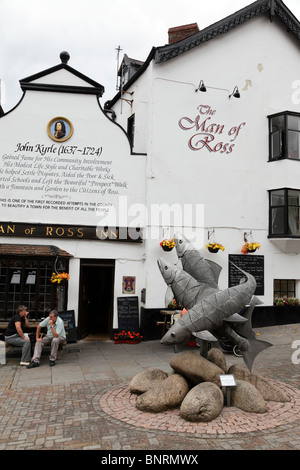 La facciata dell'uomo di Ross Inn dedicato a Giovanni Kyrle un lavoratore di beneficenza 1637-1724 Wye Street Ross-On-Wye herefordshire UK Foto Stock