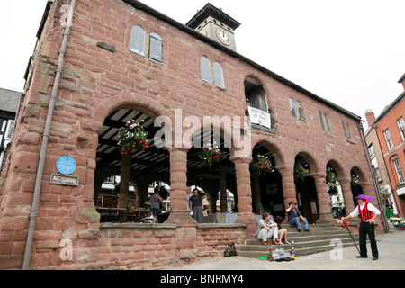 La facciata della casa mercato costruito intorno al 1660 sul sito dell'antica stand Hall Ross-On-Wye Herefordshire UK Foto Stock