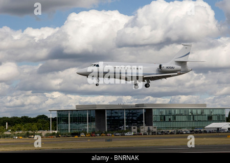 Jet Executive in atterraggio a Farnborough International Air Show 2010 Gran Bretagna Foto Stock