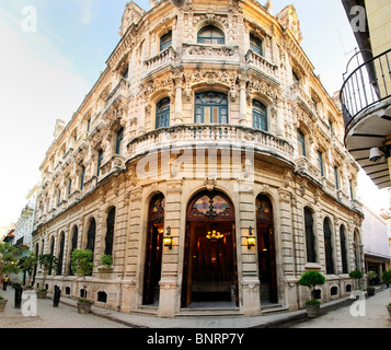 Facciata di lusso da "Raquel Hotel' edificio in Old Havana, Cuba Foto Stock