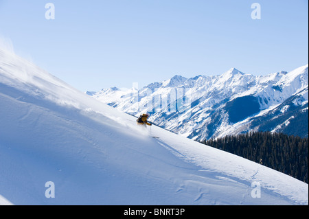 Uomo di sci in Aspen Colorado. Foto Stock