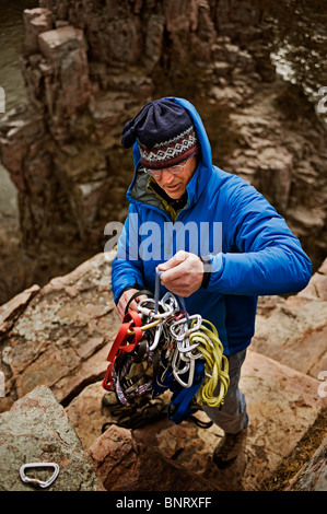 Un uomo trivelle top corde in stato Palisades Park, Sud Dakota. Foto Stock