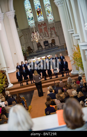 La festa della mietitura servizio, Chiesa di San Giovanni Evangelista, Notting Hill, Londra Foto Stock