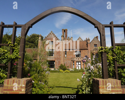 Chenies Manor House e giardino, Chenies, Buckinghamshire, UK Foto Stock