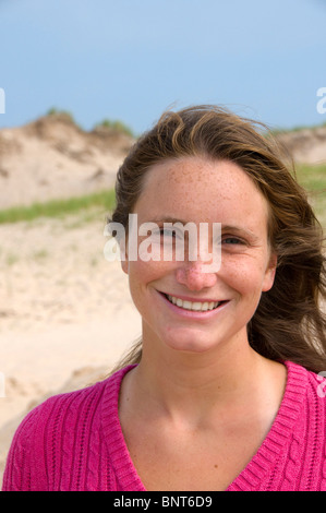 Giovane donna caucasica faccia verticale Foto Stock