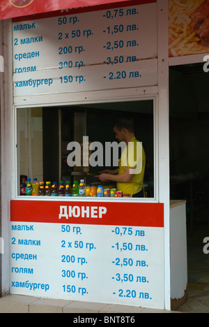 Kebab stand Pl piazza Nezavisimost centrale di Varna il litorale del Mar Nero in Bulgaria in Europa Foto Stock