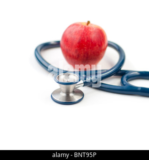 Lo stetoscopio e un apple Foto Stock