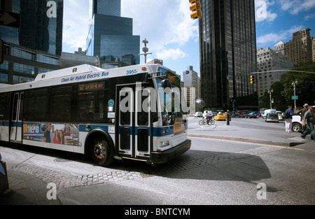 Un transit NYC si spegne di Columbus Circle a New York venerdì luglio, 30, 2010. (© Richard B. Levine) Foto Stock