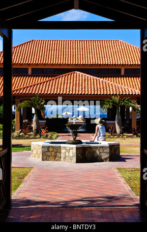 Fountain Courtyard presso la spiaggia del LaSource Resort, Grenada, Isole Windward, Caraibi. Foto Stock