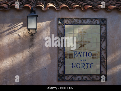 Sedona, in Arizona, Stati Uniti d'America - Tlaquepaque a tema messicano cortile retail village Foto Stock