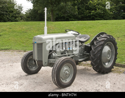 Grigio trattore Ferguson in un rally nello Yorkshire. Foto Stock