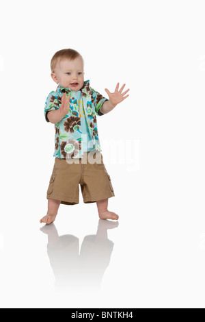 Sorpreso Baby Boy in camicia hawaiana Foto Stock