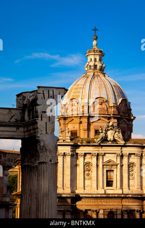 Chiesa dei Santi Luca e Martina adiacente ai resti del Foro Romano, Roma Lazio Italia Foto Stock