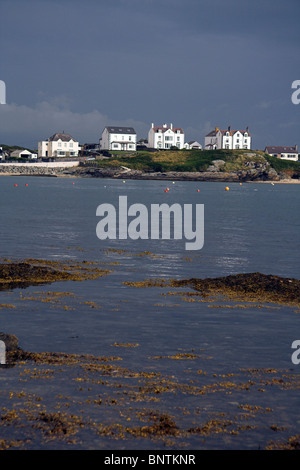 Case in tutta l'acqua, TREARDDUR BAY, Anglesey, Galles del Nord, Regno Unito Foto Stock