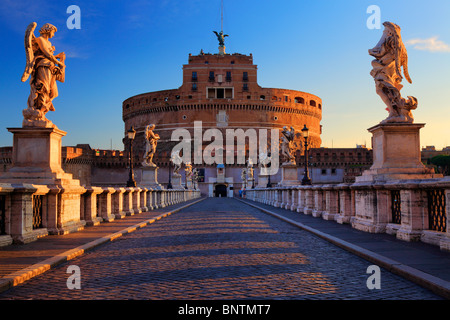 Il Mausoleo di Adriano, usualmente noto come Castel Sant'Angelo, in Roma, Italia Foto Stock