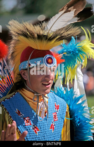 Partecipante in un Powwow detenute in Cheyenne Wyoming, durante la frontiera annuale di giorni di eventi. Foto Stock