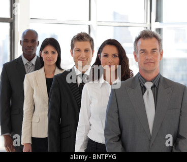 Il CEO di sesso maschile a capo di un team Foto Stock