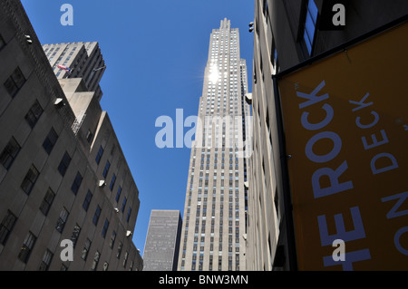 Il Rockefeller Center si trova nel centro cittadino di Manhattan, coprendo la zona tra Fifth Avenue e la sesta Avenue Foto Stock