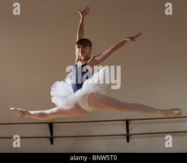 Ballerina jumping Foto Stock