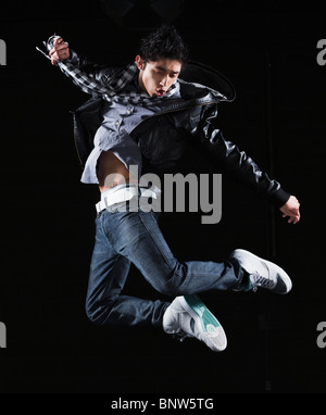 Hip hop dancer il salto in aria Foto Stock