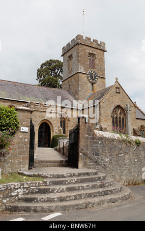 Passaggi e cancello principale che conduce al San Giovanni Battista Symondsbury Chiesa Parrocchiale, Symondsbury, Dorset, Regno Unito. Foto Stock