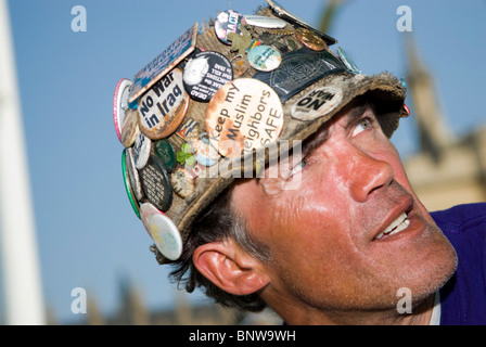 L'anti-war protester Brian Haw continua il suo giro-il-orologio veglia al di fuori del Parlamento Foto Stock