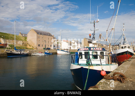 Barche da pesca in Burghead Harbour, vicino al Elgin, murene, Scozia Foto Stock