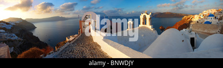 Oia ( Ia ) Santorini città- greco isole Cicladi - Panoramica Foto Stock