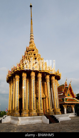 Wat Khao Phra Sri Sanpetchayaram nella città antica di U Thong in Suphanburi, Thailandia. Foto Stock