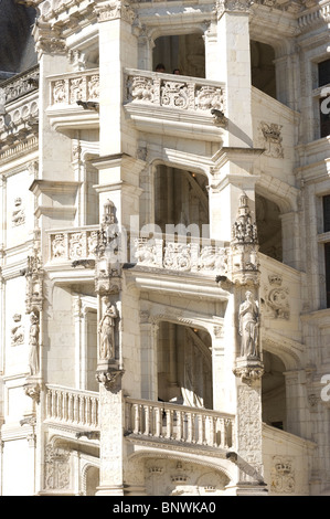 Francia, castelli della Loira, il castello di Blois, una scala esterna Foto Stock