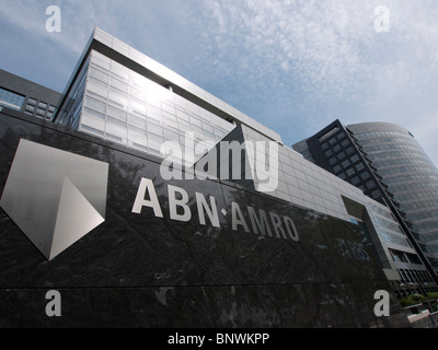 La sede centrale di ABN AMRO Bank nel moderno quartiere degli affari a Amsterdam Zuid nei Paesi Bassi Foto Stock