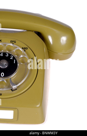 Vecchio retrò verde telefono e cavi . Isolato su pulire sfondo bianco. Foto Stock