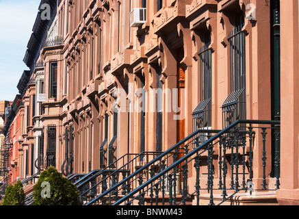 Fila di arenaria townhouses Foto Stock