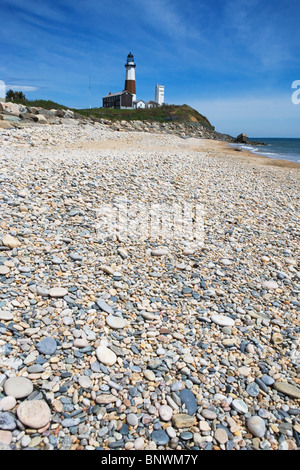 Spiaggia con faro in background Foto Stock