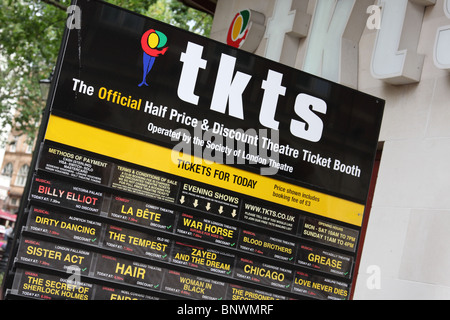 Tkts discount theatre vendite di biglietti nel quadrato di Leicester, Londra, Inghilterra, Regno Unito Foto Stock