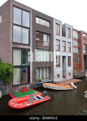 La moderna architettura di nuove case su Scheepstimmermanstraat nel Borneo isola nuova lo sviluppo di proprietà in Amsterdam Paesi Bassi Foto Stock